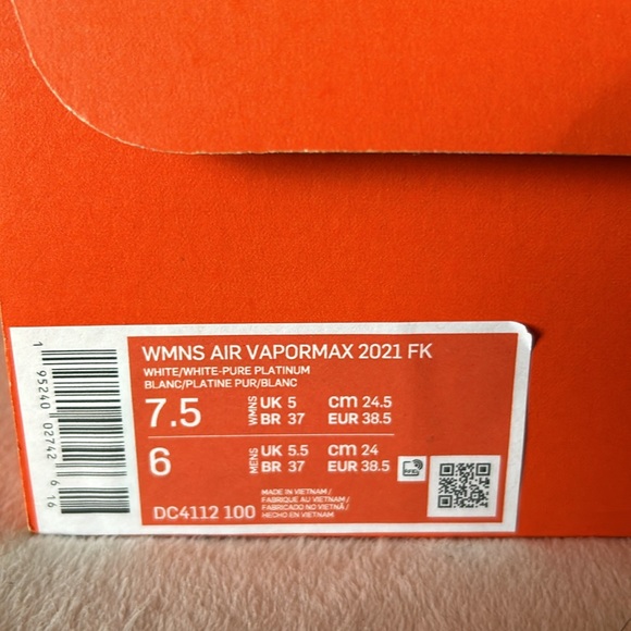 Nike Air Vapormax 2021 FK WMNS Size 7.5 US WMNS SKU DC4112-100 - Picture 8 of 8